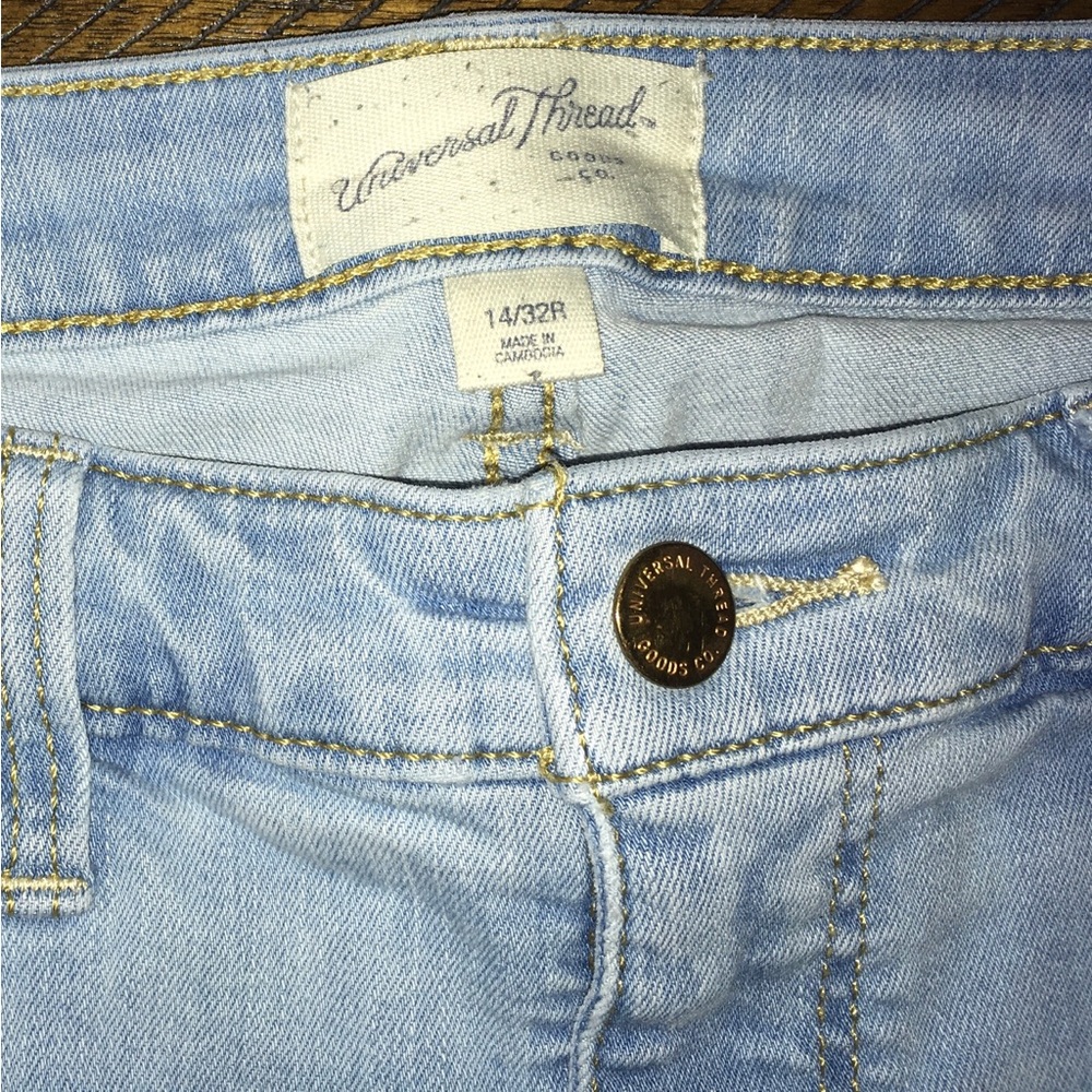 Universal thread jeans light blue with holes destressed.